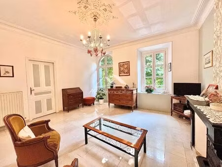 cœur d’alès : appartement traversant lumineux avec balcon et 149 m² de combles aménageable