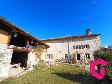 ferme en pierres rénovée sur terrain attenant