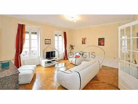 appartement 2 chambres meublé avec ascenseur et cheminée