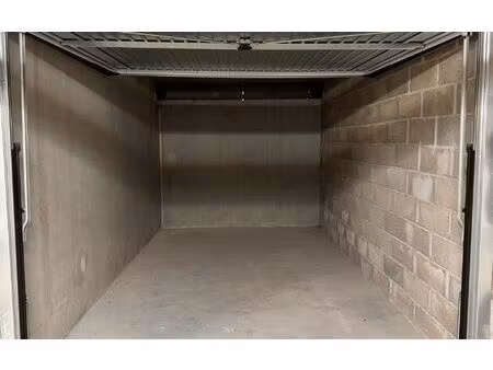 location stationnement  m² t- à caluire-et-cuire  99 €