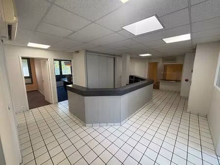 bureaux 230m2 avec 4 parkings