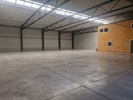 entrepôt + bureaux 770 m² à louer - achêne