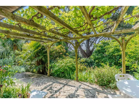 la baule - maison d'architecte aux volumes généreux  sur un beau terrain arboré