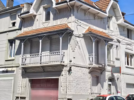 local professionnel de plus de 400 m2 au centre ville de lon