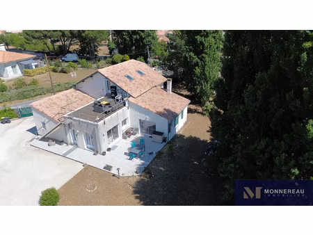 maison avec deux logements saisonniers et grand jardin