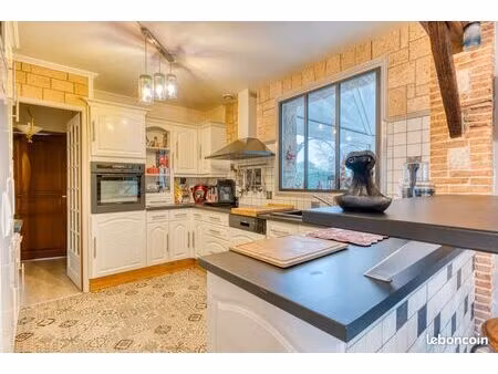 propriété 6 pièces 160 m²