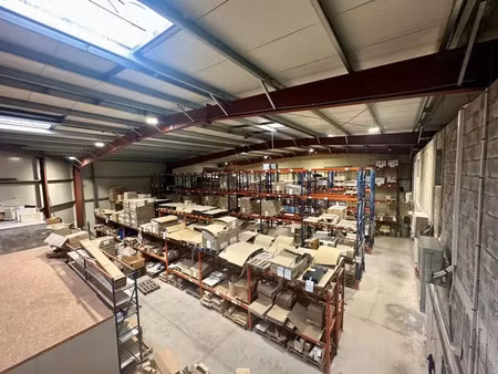 local d'activité 980 m2 à fréjus