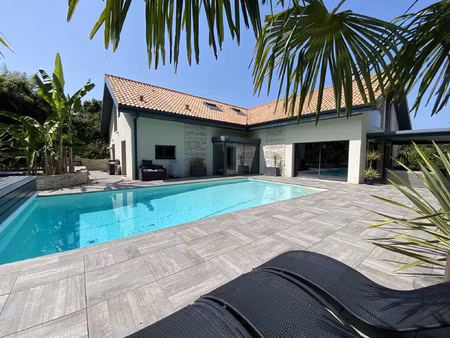 villa 279m2 avec piscine chauffée