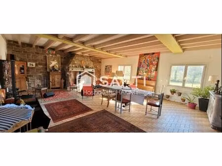 charmante maison de caractère au cœur d’un village typique du périgord