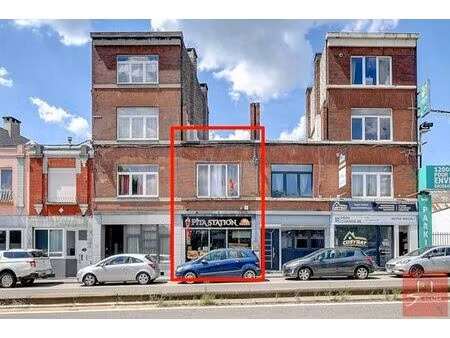 immeuble mixte avec commerce + studio!
