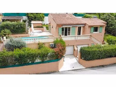 charmante villa avec piscine en parfait etat