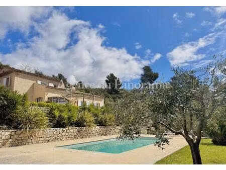 magnifique propriete lovee dans un ecrin de verdure