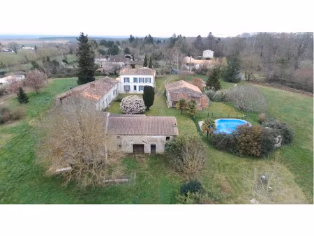 maison à vendre saint savinien 8 pièce(s) 290m2 450 000€