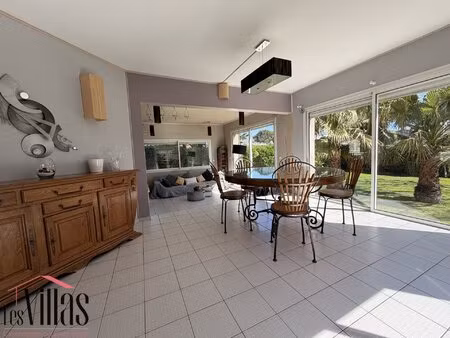 proche béziers - maison avec grand jardin  piscine chauffée et dépendances