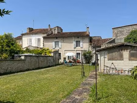 vente maison 5 pièces 170 m² aigre (16140)