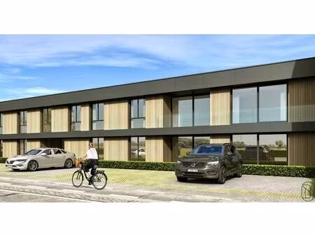 immeuble casco bien situé avec 12 appartements et terrasses.