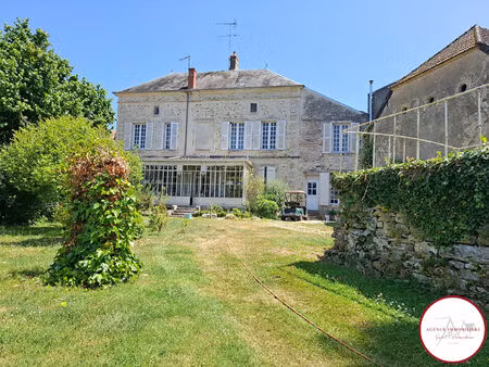 propriété avec parc  8 chambres entre st amand et bourges sur 6400m²