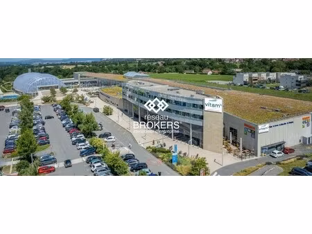 location local commercial