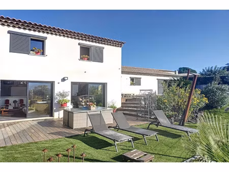 vente maison 4 pièces 154 m² le plan-de-la-tour (83120)