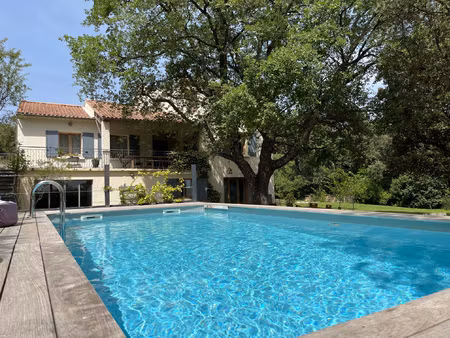 villa en pleine nature  6 chambres  dépendances