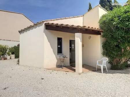 local 54 m² saint-martin-de-crau