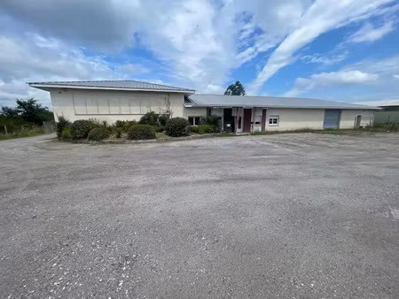 vente locaux professionnels à louer (40380)  450 000 €