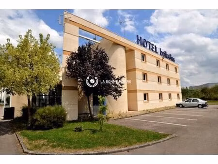 près de 8% net pour cet hôtel de 40 chambres en emplacement n°1 en cœur de zone commercial