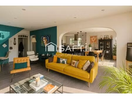 une maison de caractère avec piscine  suite parentale et volumes généreux