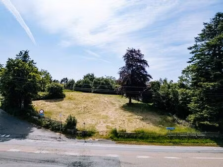 terrain à bâtir avec petite remise à beho