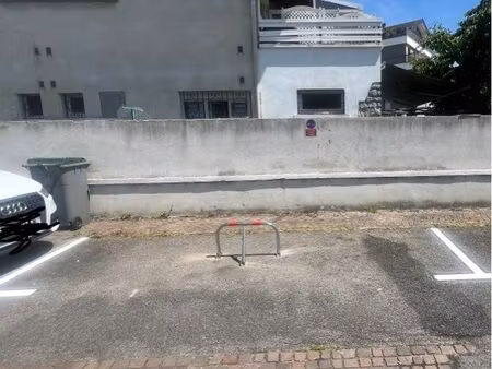 loue place de parking 5 min à pied de la gare