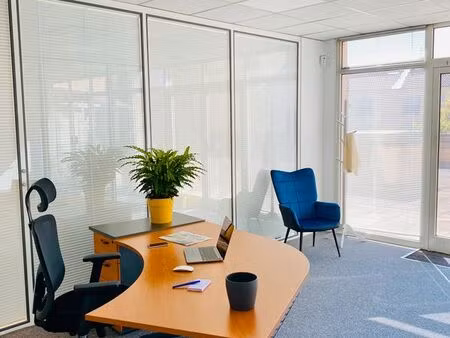 bureau de 21 m² – jusqu’à 3 personnes – champagne-au-mont-d'or