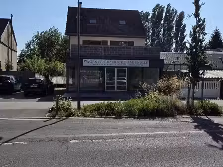 beau local commercial 130m2 avec appartement 120 m2 et terrain 3000 m2