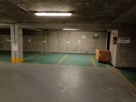 location parking à bagnolet (93170)  84 €