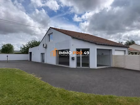location locaux professionnels 4 pièces 130 m² à la tessoualle (49280)  950 €