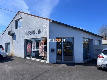 location locaux professionnels 4 pièces 150 m² à la tessoualle (49280)  950 €