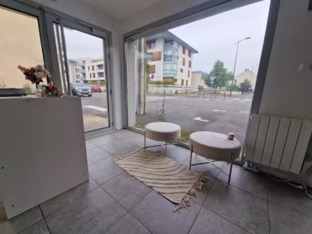 location locaux professionnels à saint-pierre-des-corps (37700)  840 €