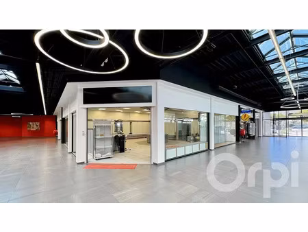 location locaux professionnels à bollene (84500)  1 766 €