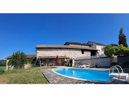 corps de ferme en partie rénové avec piscine - surface totale couverte environ 500 m2