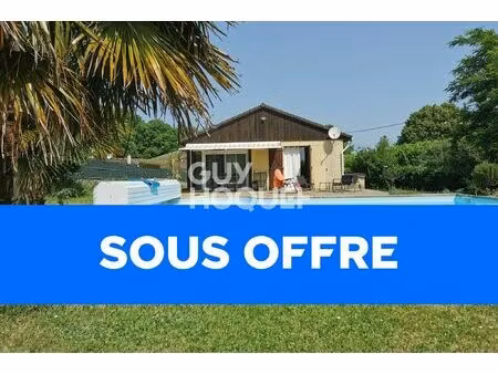 maison de plain-pied avec piscine et grand terrain