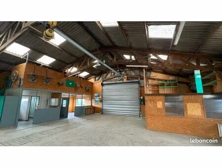 local d’activité 300m2 avec bureaux et 4 mezzanines terrain 1800m2
