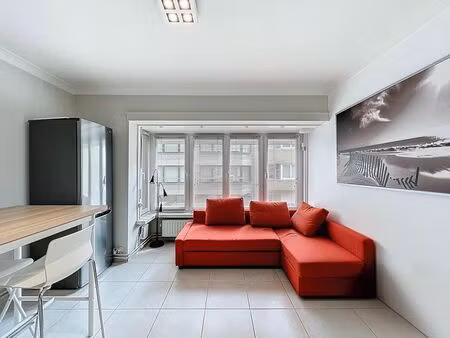 charmant éénslaapkamer appartement  gelegen in de toeristische zone te heist.