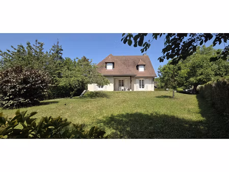 vieux fontaine -maison cossue au calme absolue avec terrain