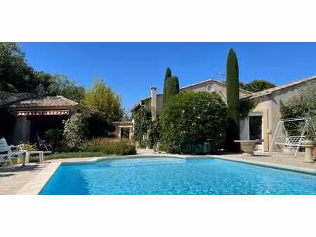 villa avec piscine et terrasse remoulins (30)