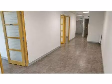 location bureaux et commerces à bréal-sous-montfort (35310) : à louer / 100m² bréal-sous-m