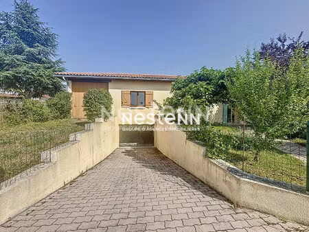 a vendre maison auch 4 chambres  jardin cloturé et arboré  vue dégagée  garage 70m2 en sou