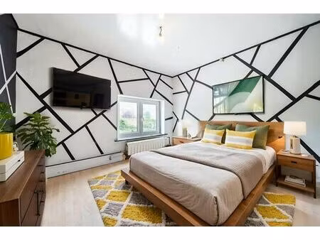 spacieuse maison avec espace commercial et garage