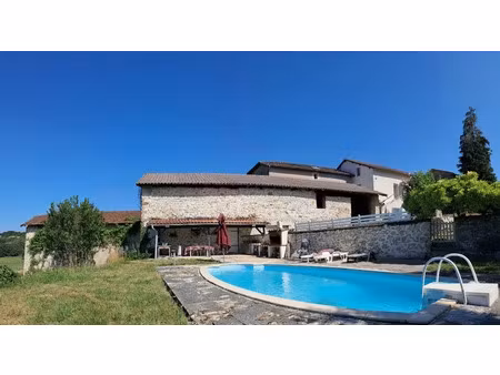 vente maison 5 pièces 141 m² à saint-etienne-de-maurs (15600)  198 500 €