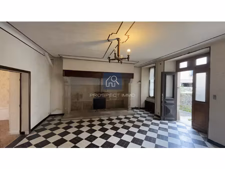 maison de village t6 avec cour extérieure et terrain