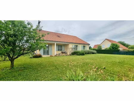 le-cendre / maison à vendre de plain-pied avec 4 chambres et garage !