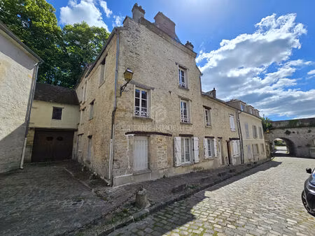 senlis  coeur de ville appt avec cour